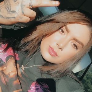 Meet your Posher, Layla